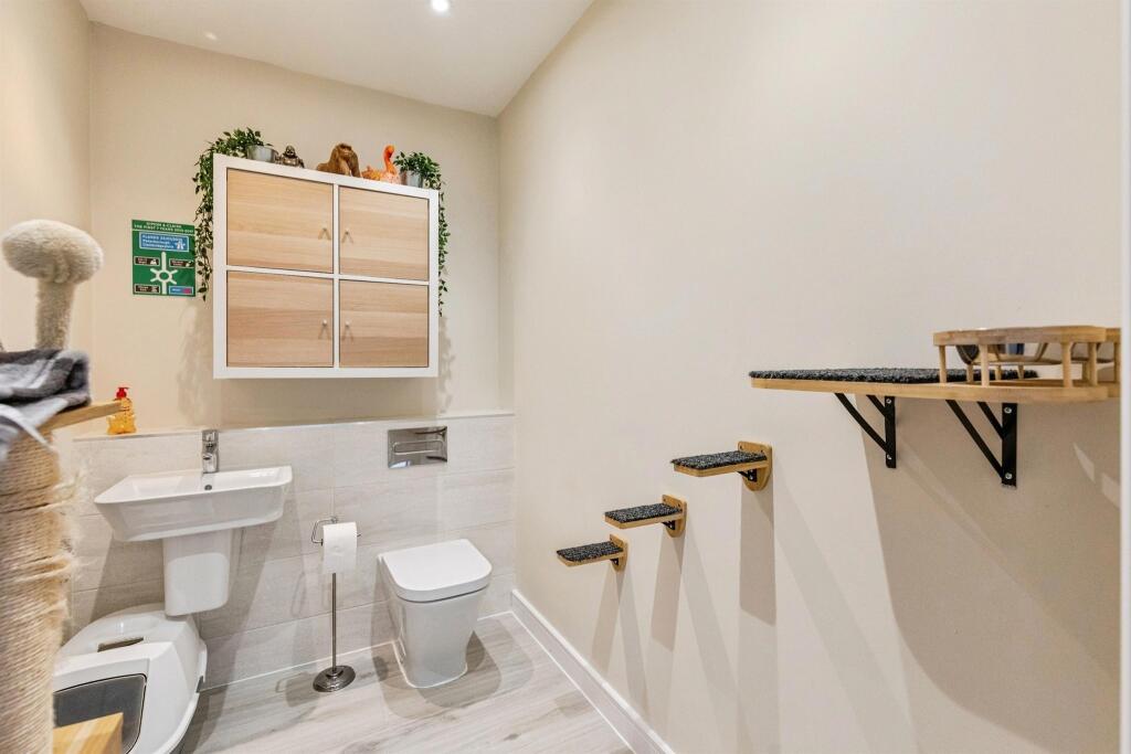 Ferndale Close, Finedon, WELLINGBOROUGH photo 4
