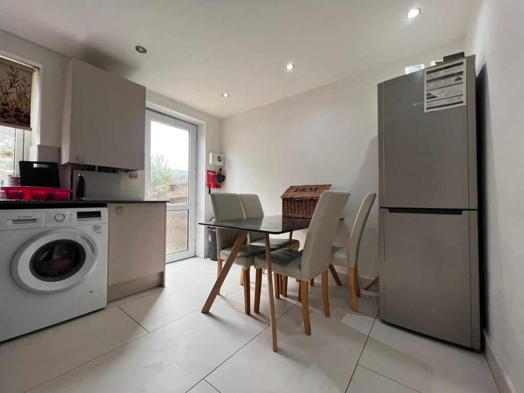 4 bedroom terraced house for rent