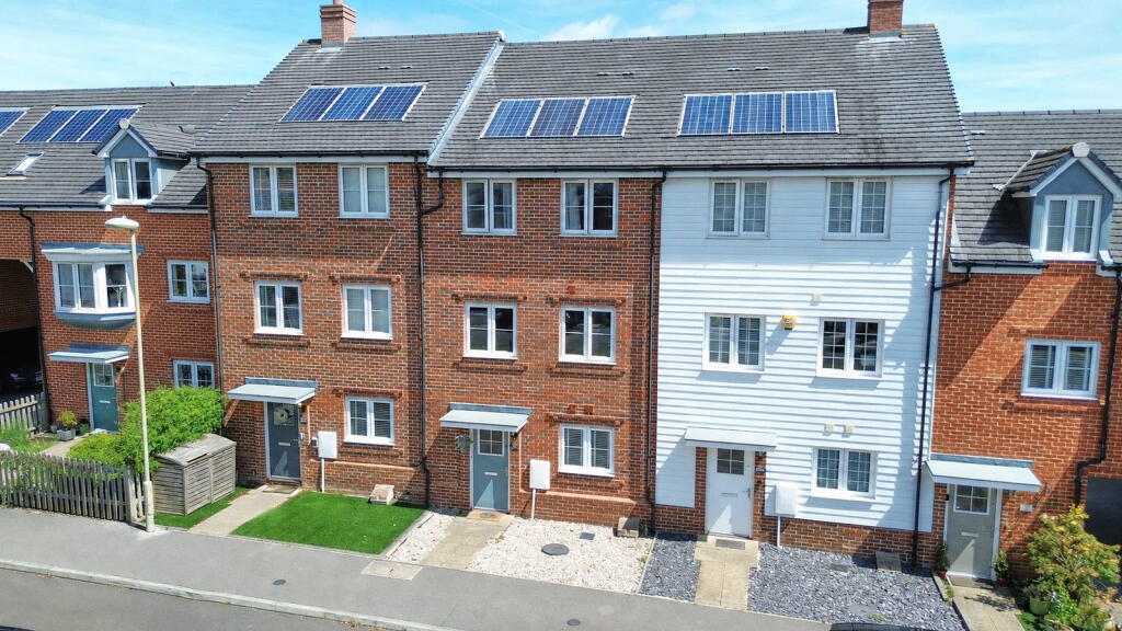 Main image of property: Jubilee Drive, FLEET, GU52 8BT