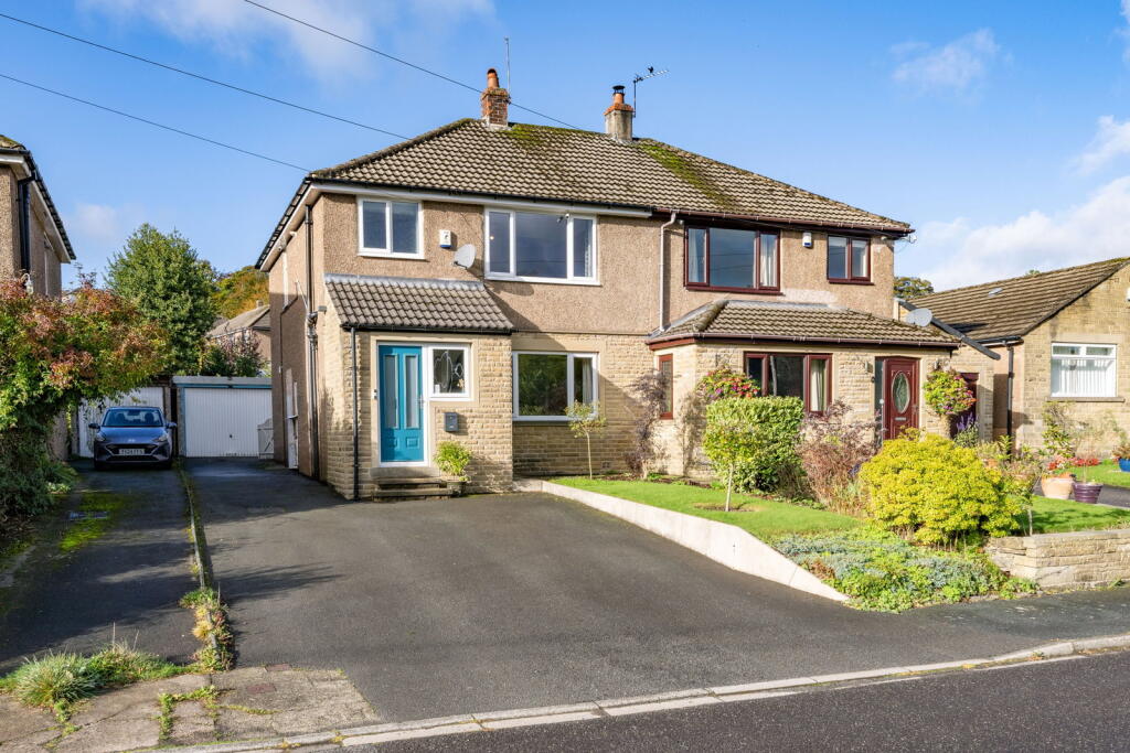 3-bed semi-detached on Carr View Road, Holmfirth, HD9 1HX, £325,000