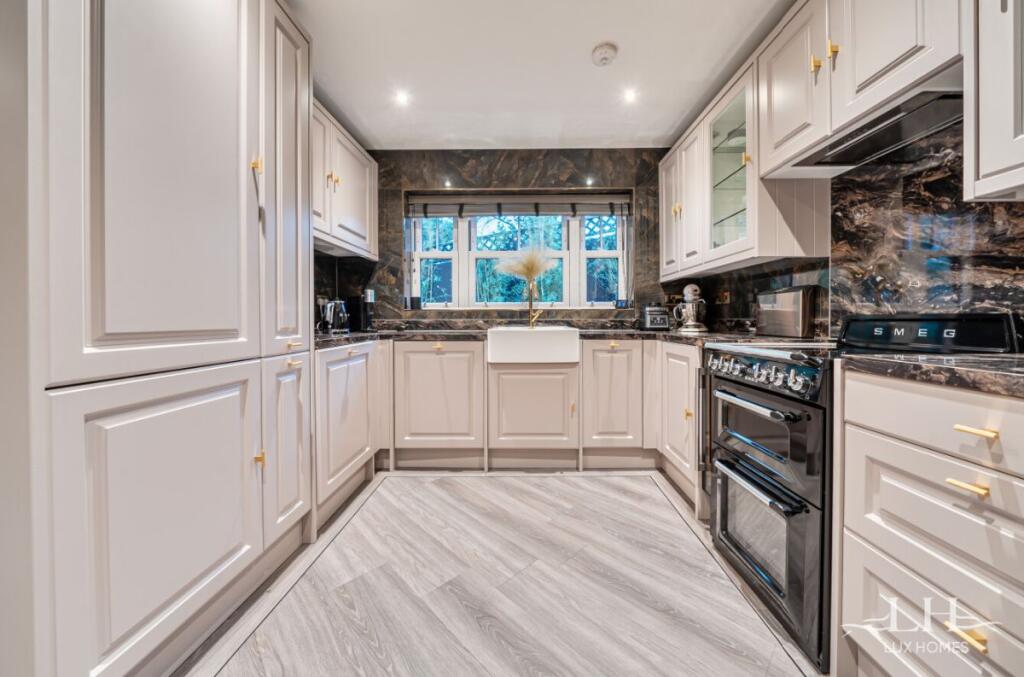 2A La Plata Grove, Brentwood, Essex photo 4