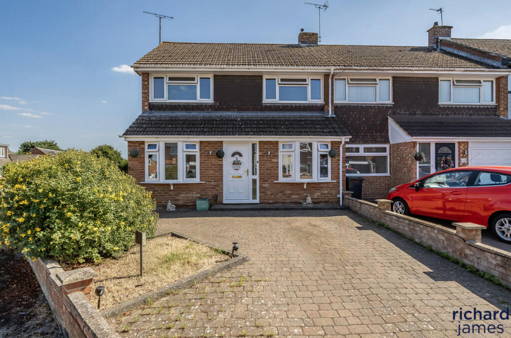 4-bed semi-detached on Boness Road, Wroughton, Swindon, SN4, £400,000