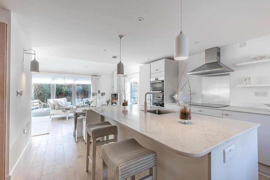 Impeccable Brick and Flint Mews Home in Docking photo 4