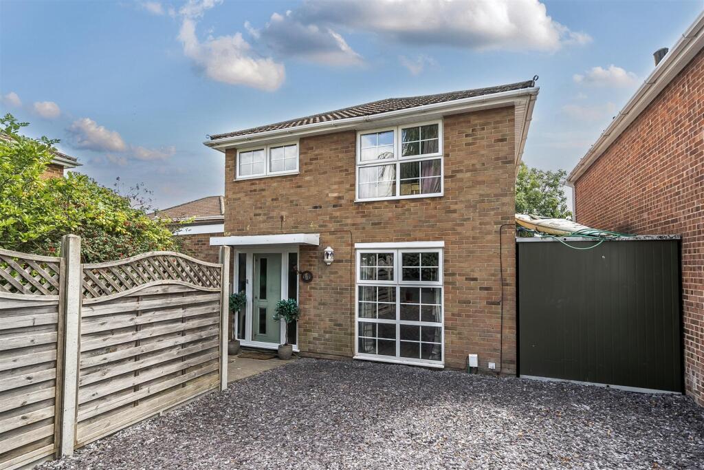 3-bed detached on Hollam Crescent, Fareham, £399,950