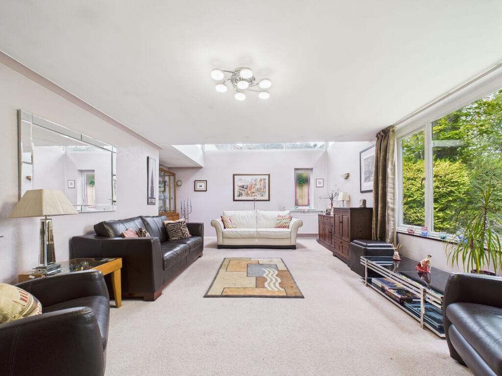 House in Reading, The Triangle, Tilehurst - View 3