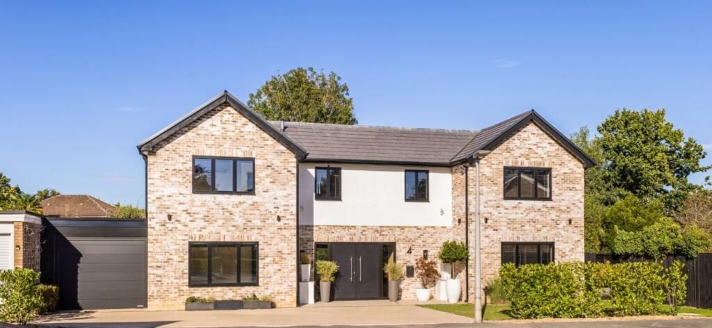 Main image of property: St. Davids Close, Hemel Hempstead, Hertfordshire, HP3