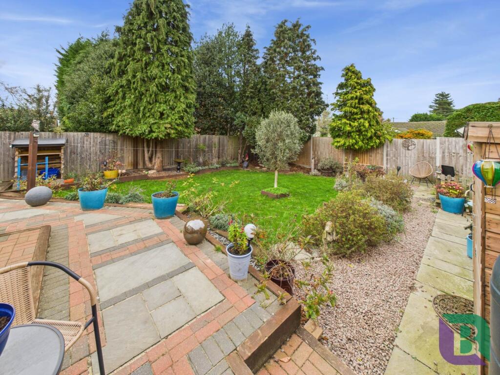 Theydon Ave, Milton Keynes photo 3