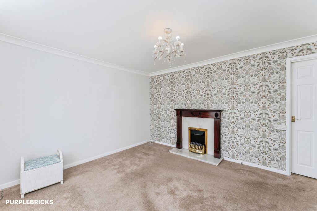 Penley Avenue, Prestatyn, LL19 photo 2