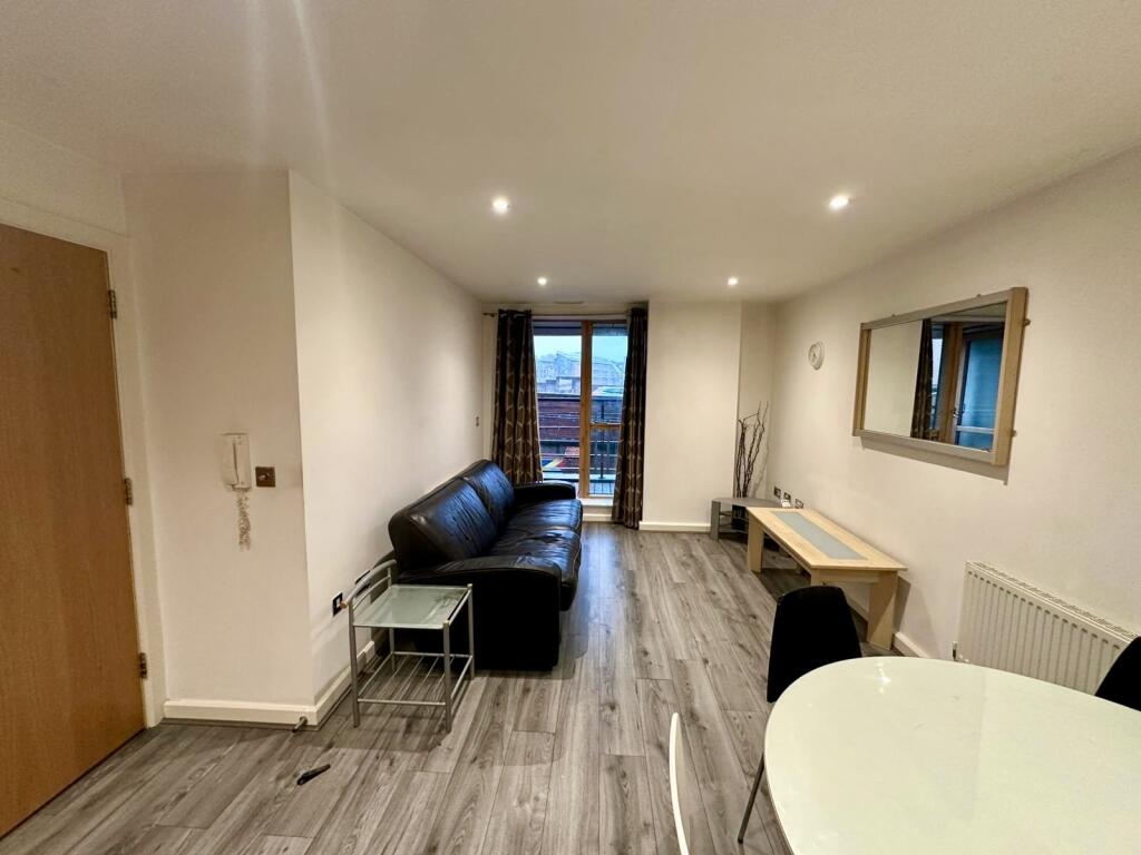 Apartment in Leeds, West Yorkshire - View 2