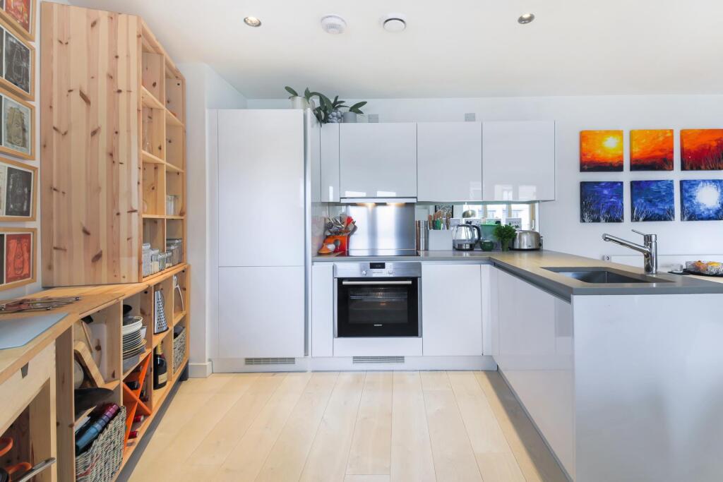 Apartment in London - More