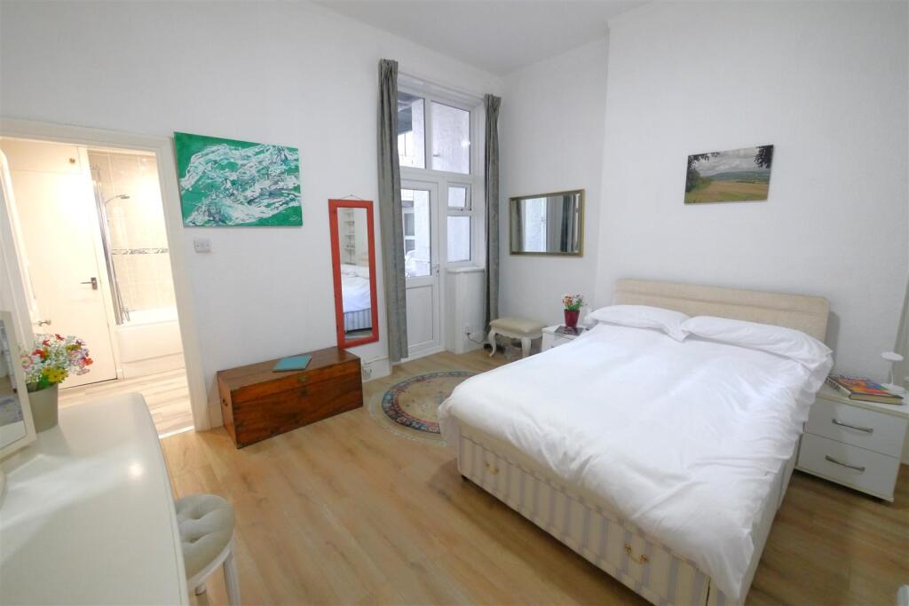Apartment in Brighton - More