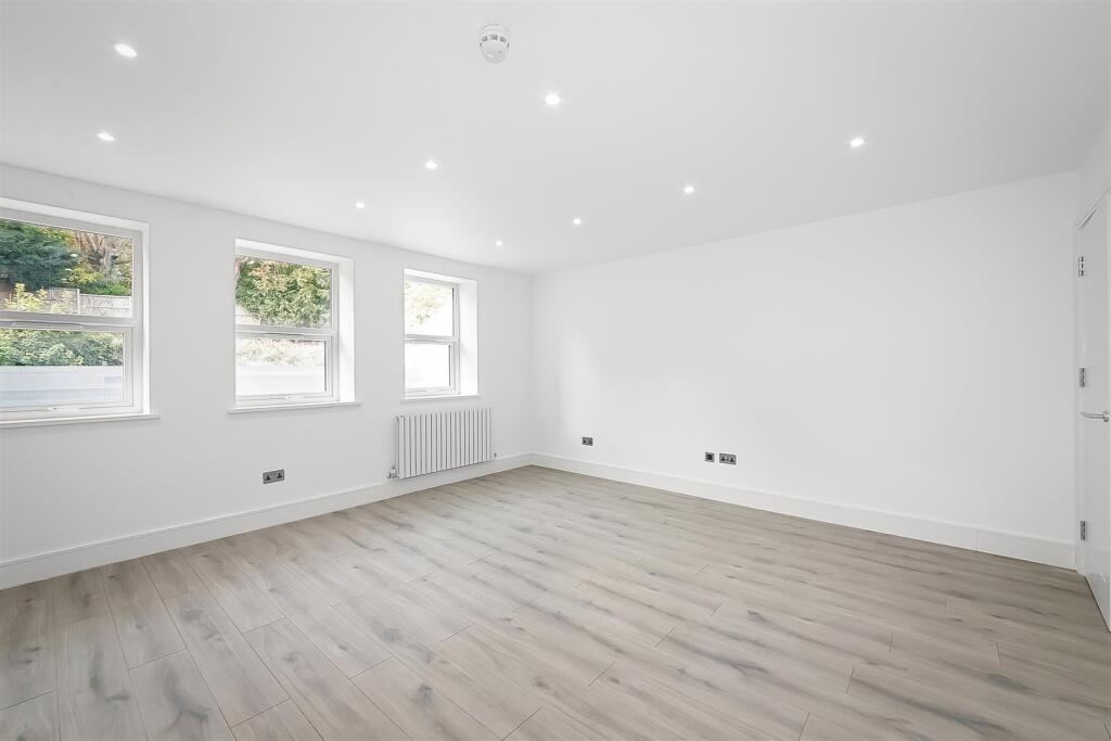 Apartment in London - More