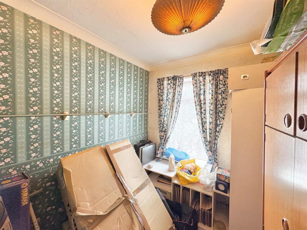 House in Wigan, Westleigh - More