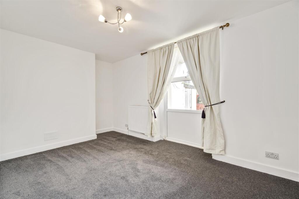 Apartment in Plymouth - More