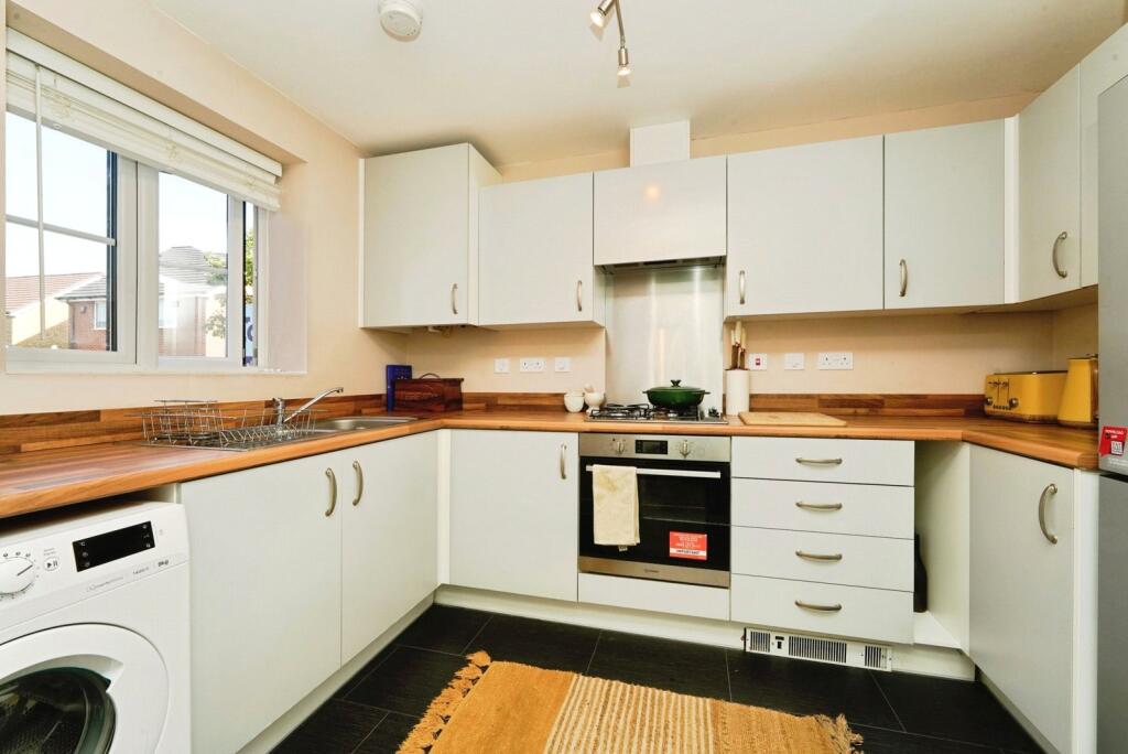 Poppy Drive, CHELTENHAM, Gloucestershire, GL52 photo 4