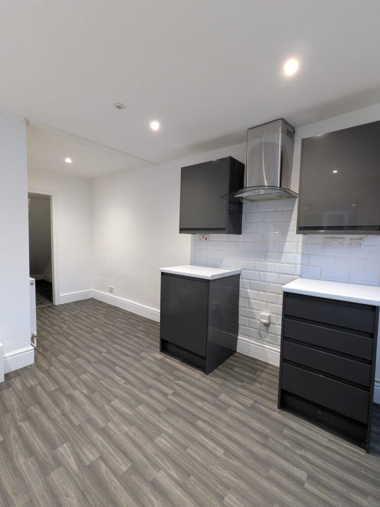 House in Grimsby, New Clee - More