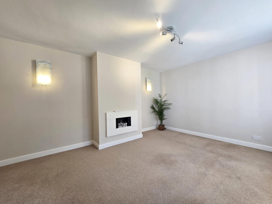 House in Southampton - More