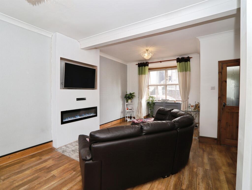 House in Cardiff, Tonyrefail - View 4