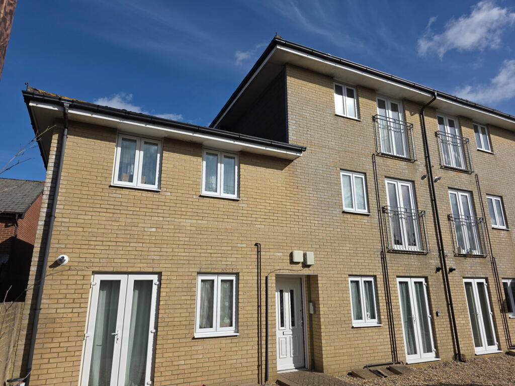 Main image of property: Cross Street, Newport, PO30 1PW