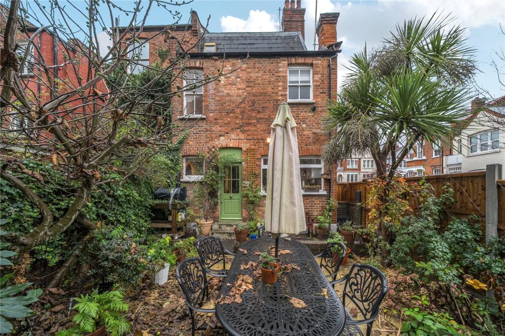 Main image of property: Rathcoole Gardens, London, N8