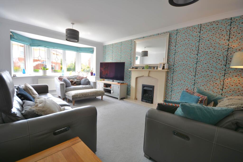 House in Rugby, Cawston - More