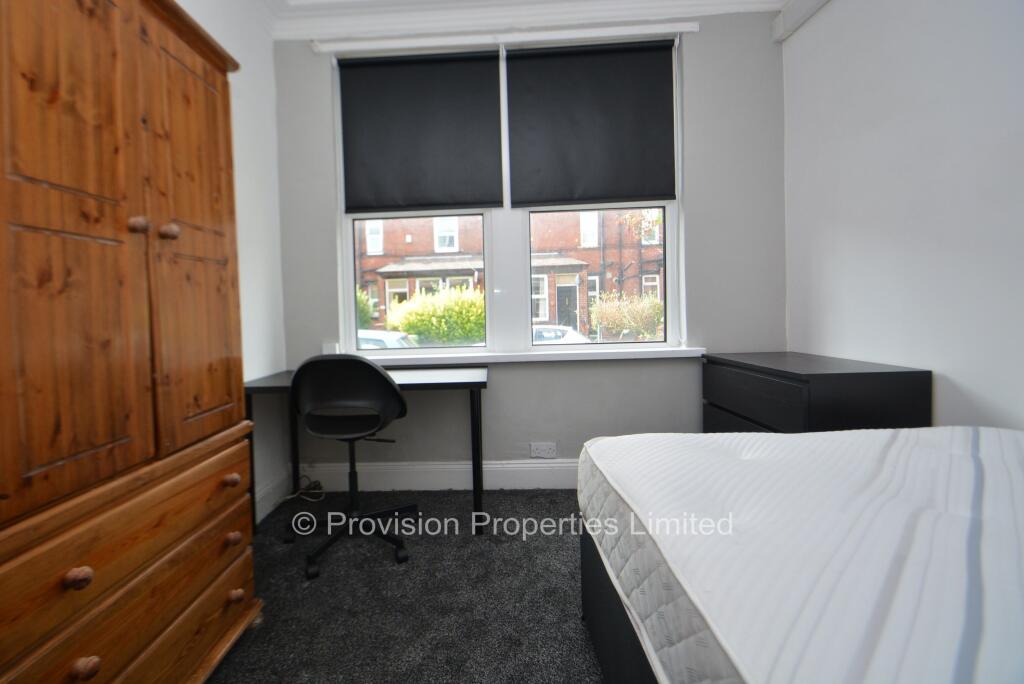 6 bedroom terraced house for rent