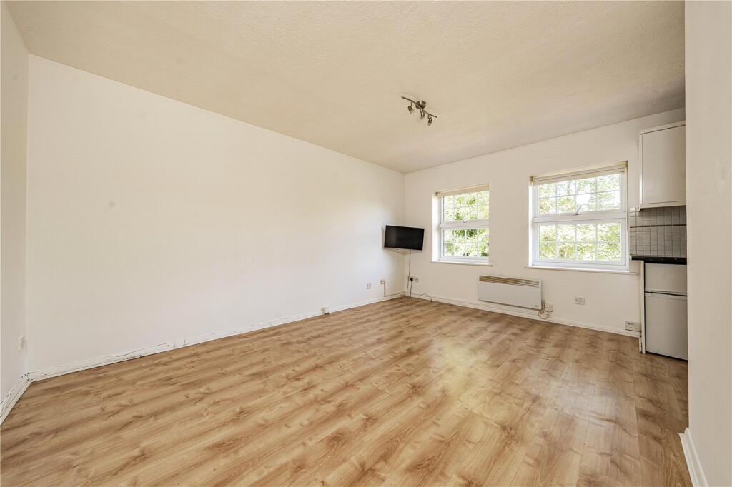 Apartment in Teddington, Hampton Hill - View 5