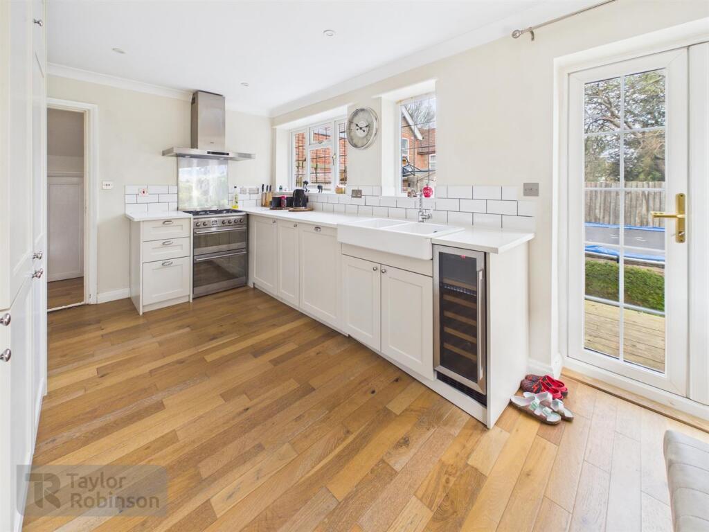 House in Crawley, West Green - View 3