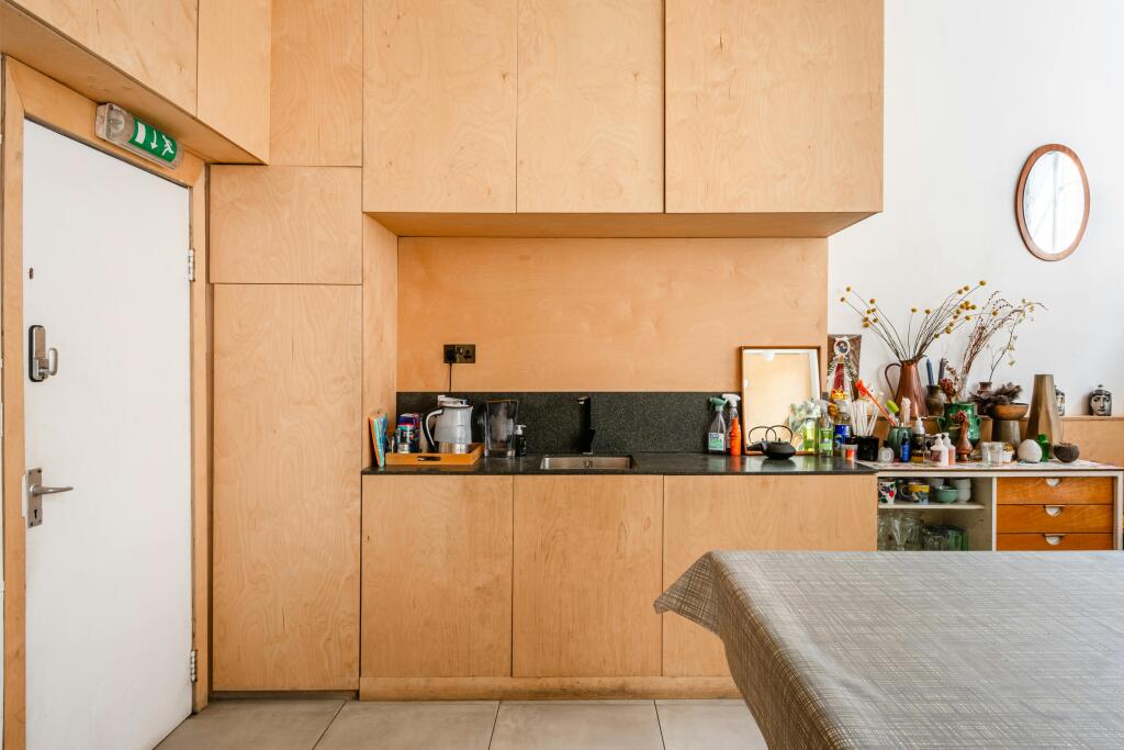 Hoxton St 12-18 GF - 2.jpg