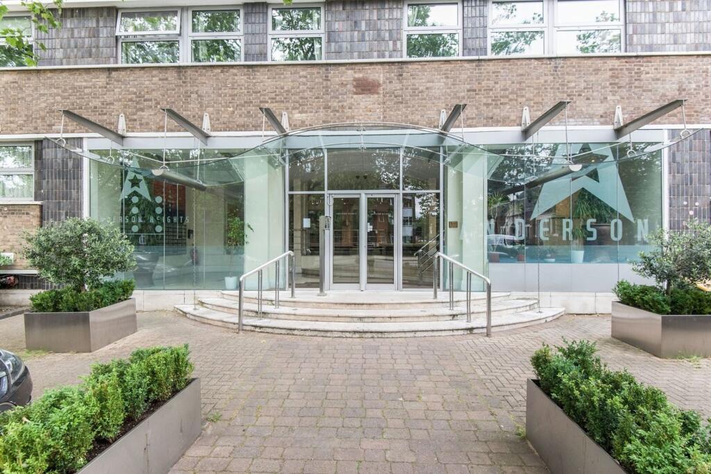 Main image of property: Two Bed Apartment to Rent in Norbury