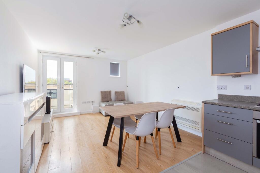 Apartment in Slough - View 2