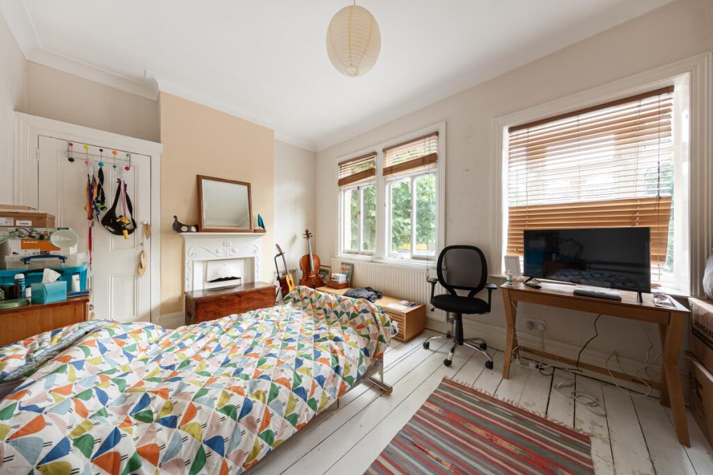 House in London - View 5