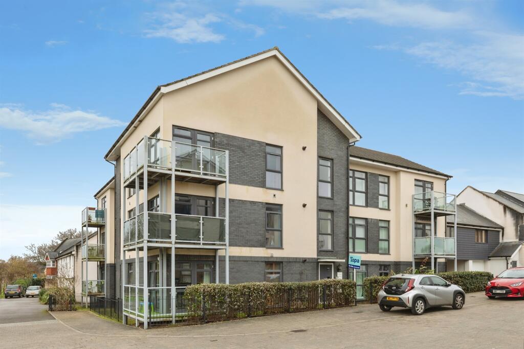 Main image of property: Wood Street, Patchway, Bristol