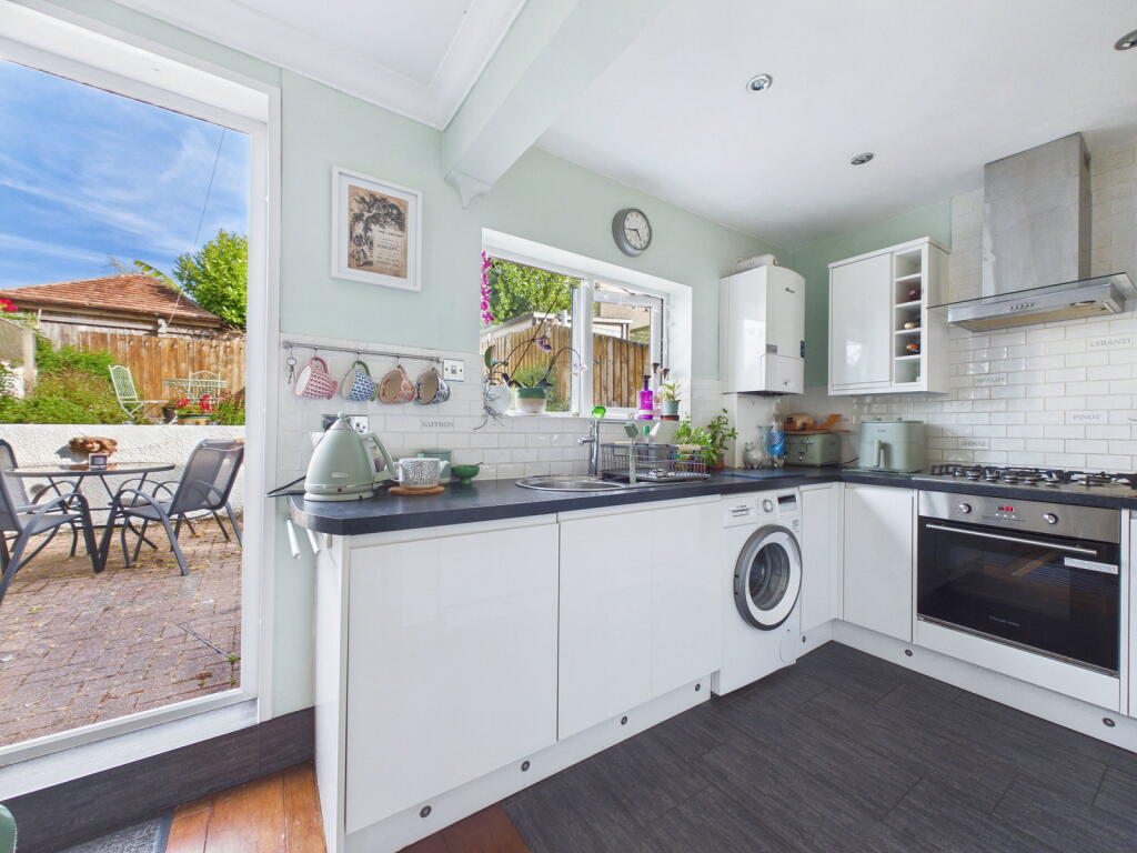 House in Torquay, Torbay - More
