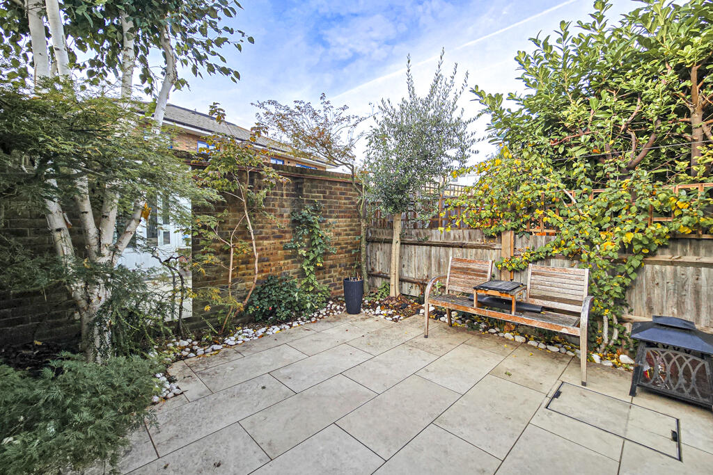 House in London - View 5