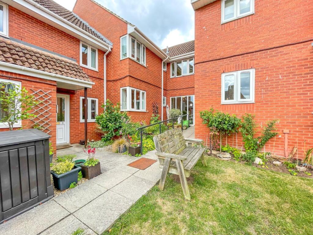 1-bed flat on Clockhouse Mews, Portishead, North Somerset, BS20, £155,000