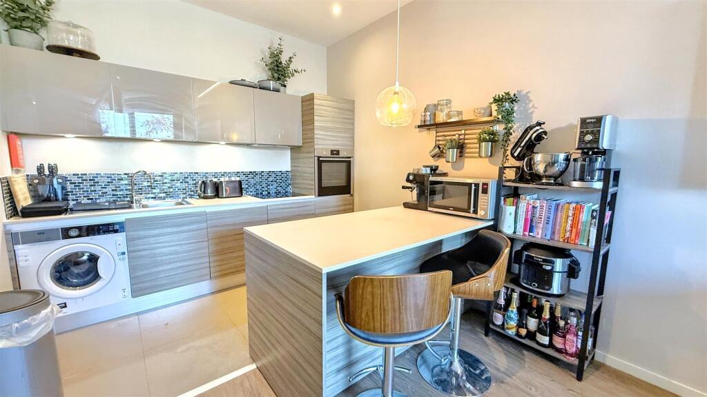 Apartment in Birmingham, Bournville - View 2