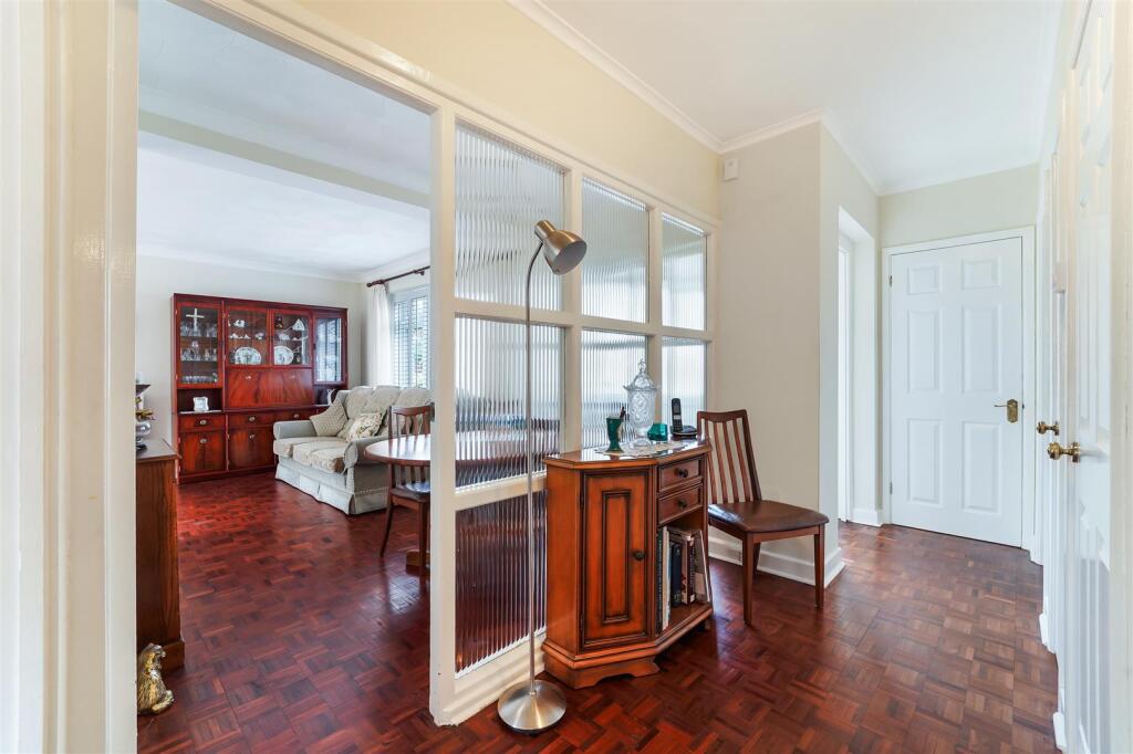 Apartment in Sutton - View 5