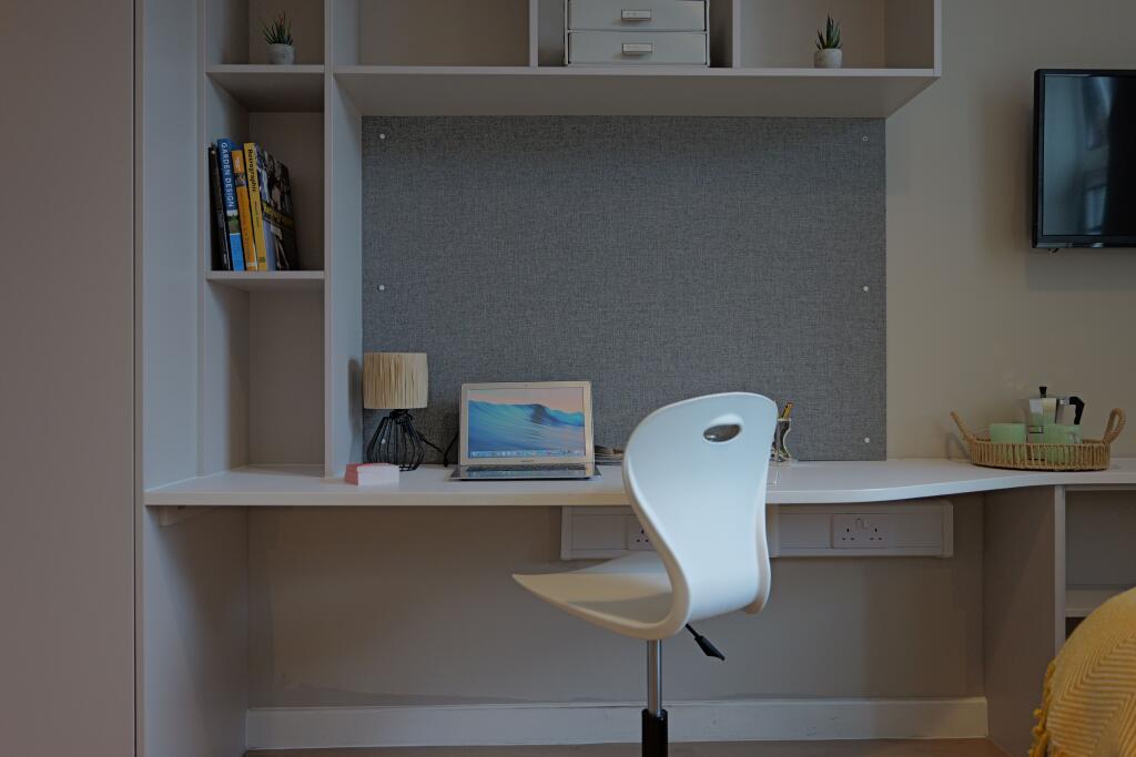 Apartment in Newcastle upon Tyne - View 4