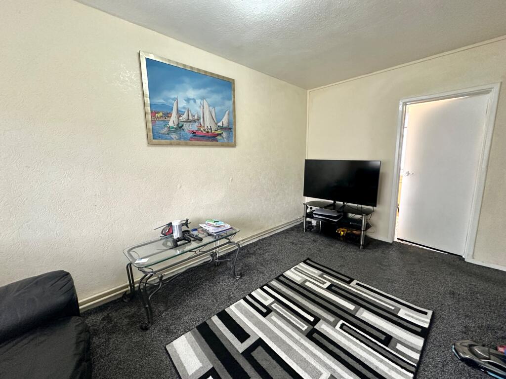 Apartment in Sandwell, West Midlands - View 5
