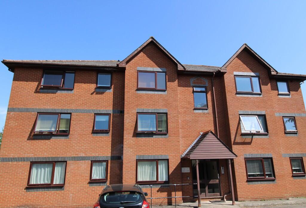 1-bed flat on London Road, Overton RG25, £145,000