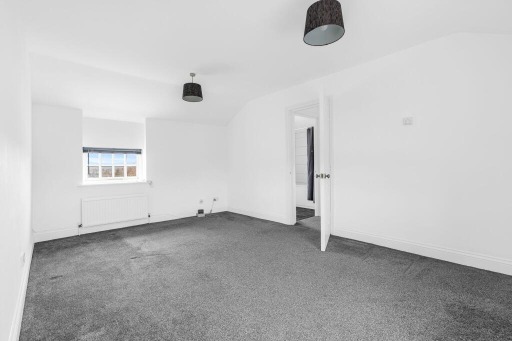 Collett Road, The Octagon, SG12 photo 2
