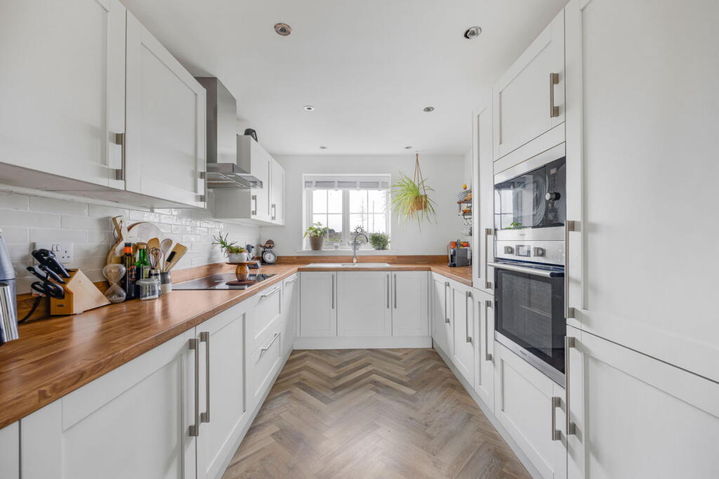 Red Pippin Road, Bishops Cleeve, Cheltenham, GL52 8FY photo 4