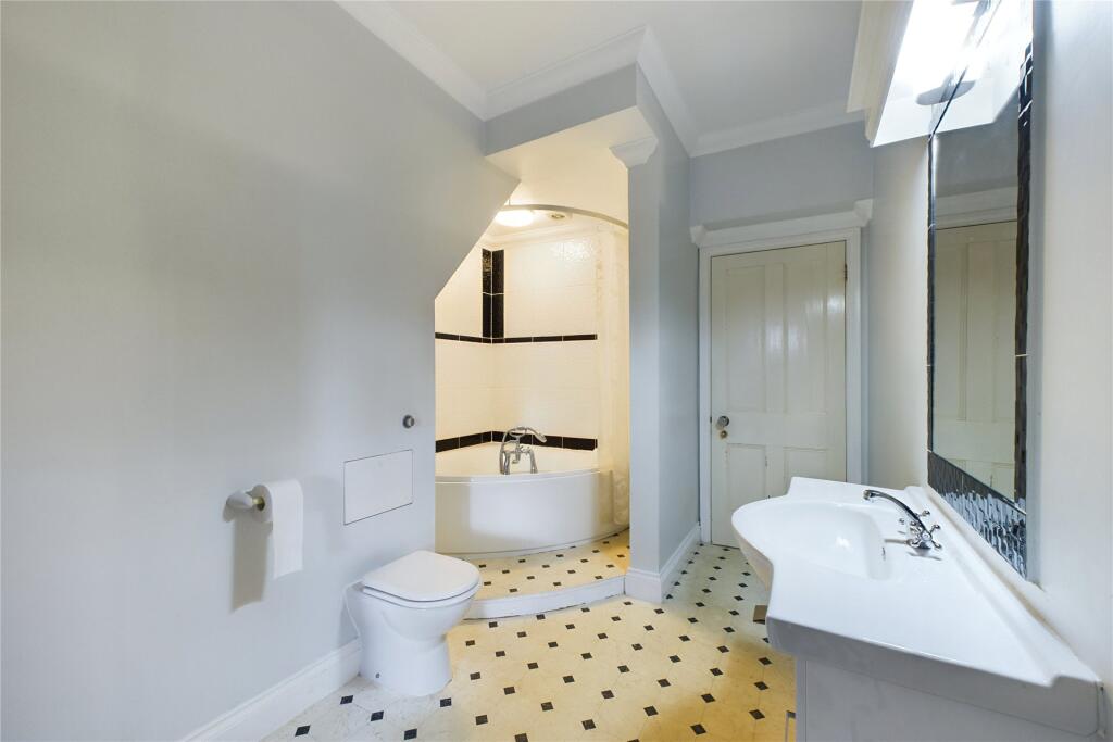 Apartment in Crowthorne, Bracknell Forest - View 4