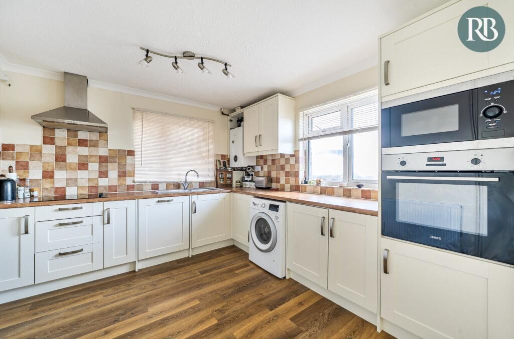Downsway, Southwick, Brighton, BN42 4WE photo 4