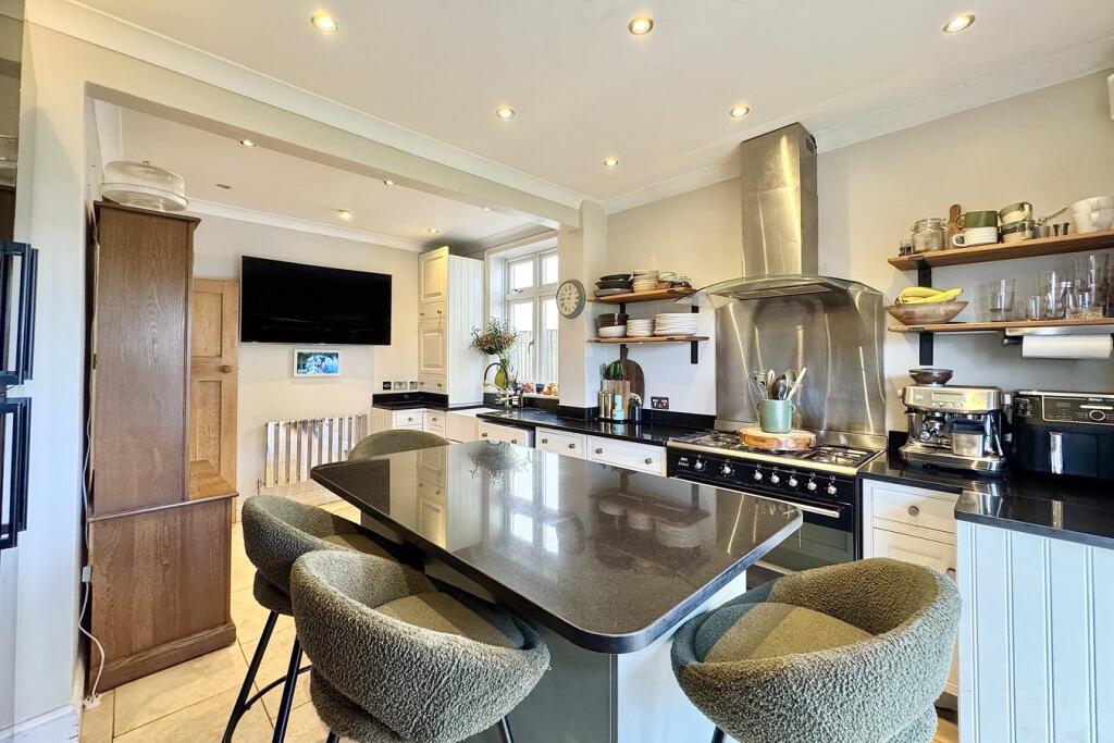Harewood Avenue, Boscombe East, Bournemouth, BH7 - More