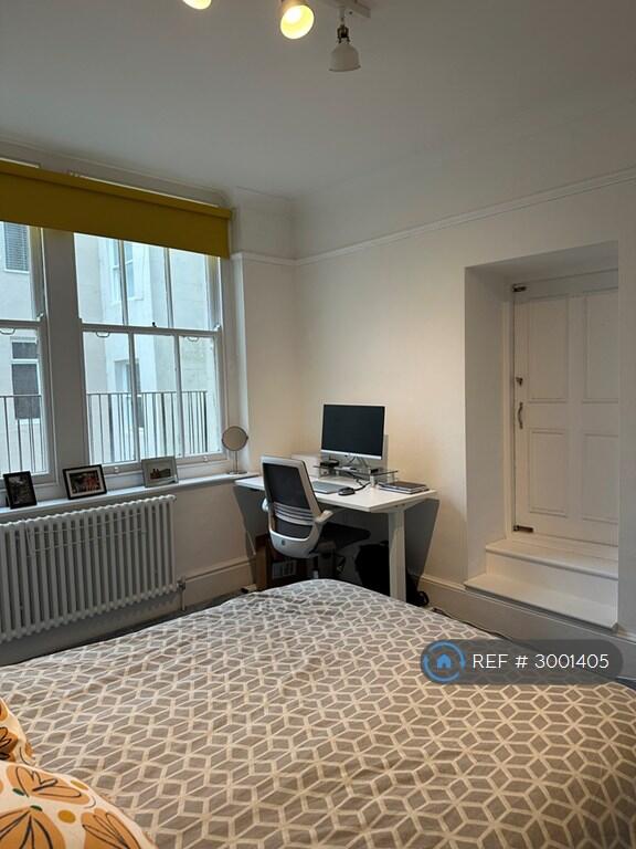 Apartment in Hove, Brunswick - More