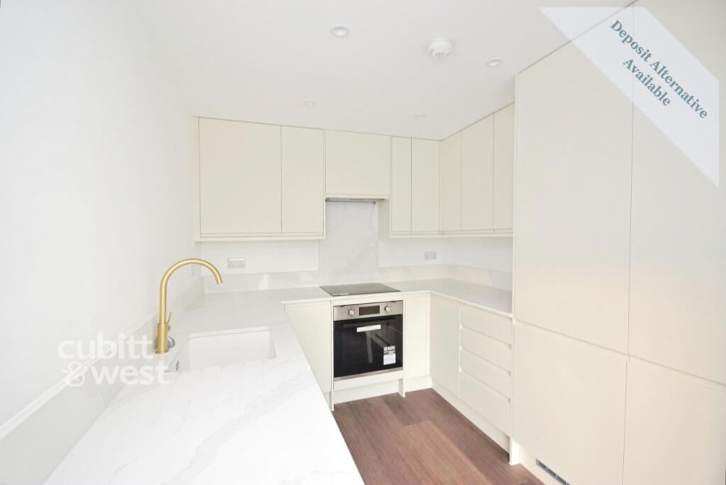 House in Reigate and Banstead, Surrey - View 3