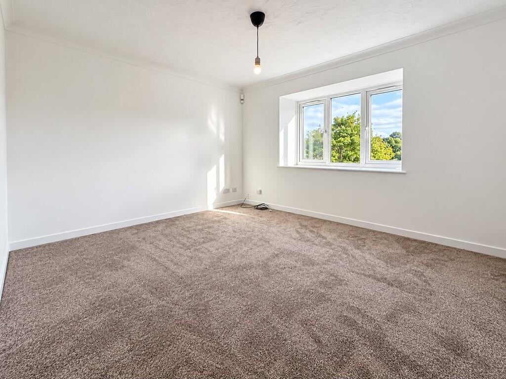 Apartment in Hemel Hempstead - View 3