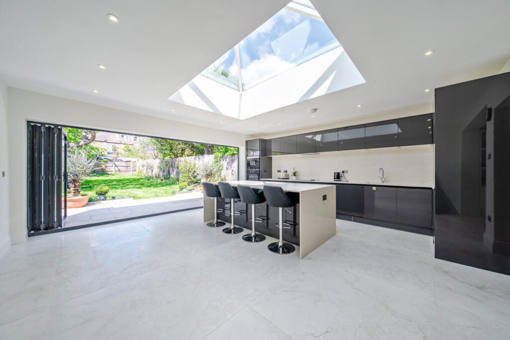 Main image of property: Worple Road, Raynes Park, London, SW20